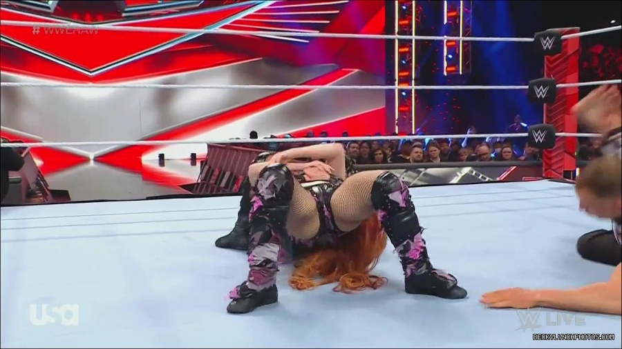 WWE_Monday_Night_Raw_2022_12_05_720p_HDTV_x264-NWCHD_mp4_006820805.jpg