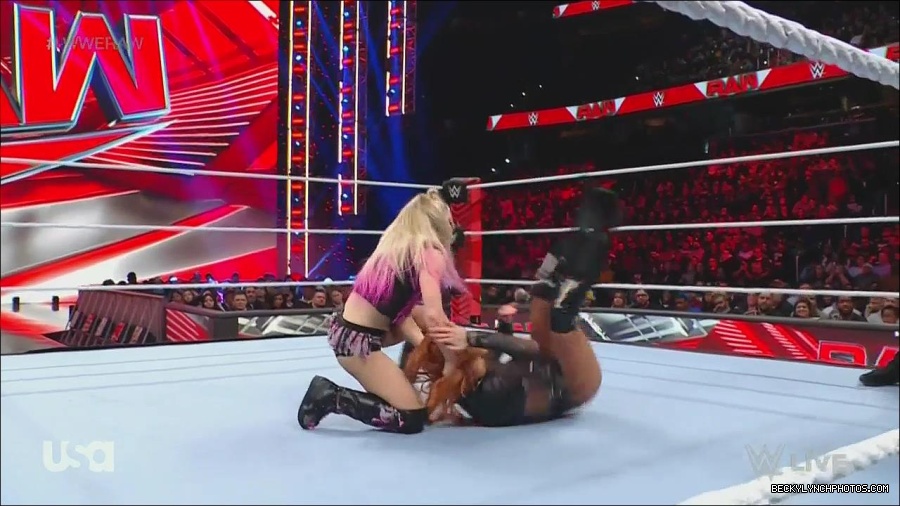WWE_Monday_Night_Raw_2022_12_05_720p_HDTV_x264-NWCHD_mp4_006832817.jpg