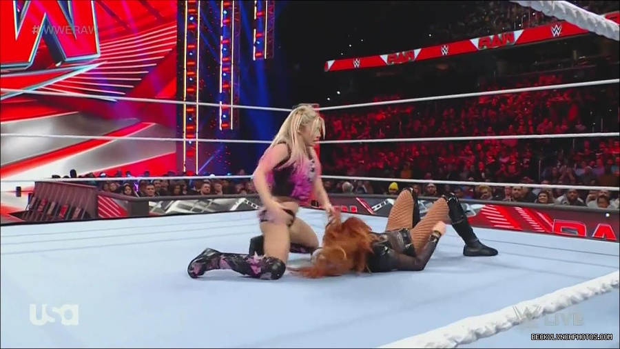 WWE_Monday_Night_Raw_2022_12_05_720p_HDTV_x264-NWCHD_mp4_006833217.jpg