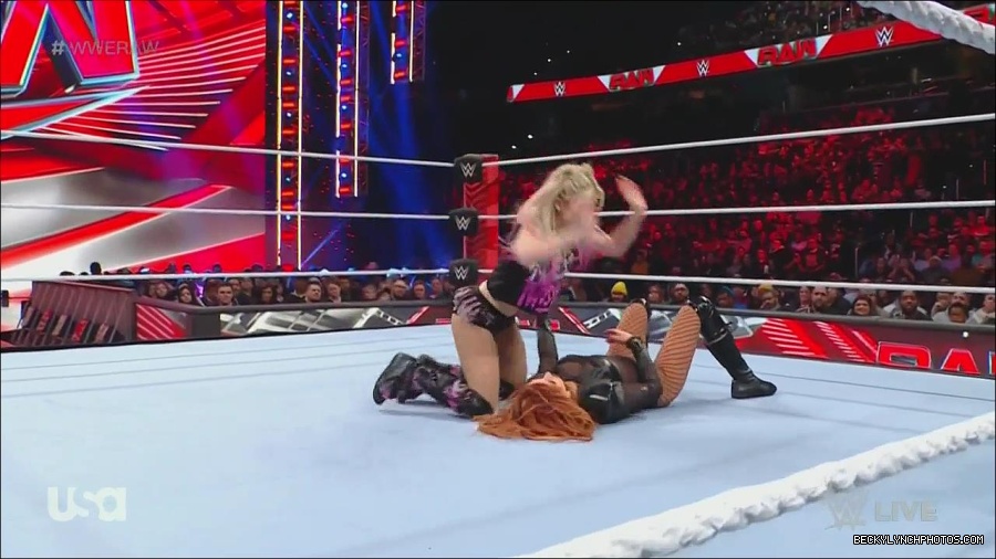 WWE_Monday_Night_Raw_2022_12_05_720p_HDTV_x264-NWCHD_mp4_006833618.jpg