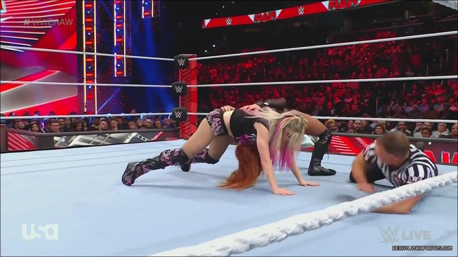 WWE_Monday_Night_Raw_2022_12_05_720p_HDTV_x264-NWCHD_mp4_006834819.jpg