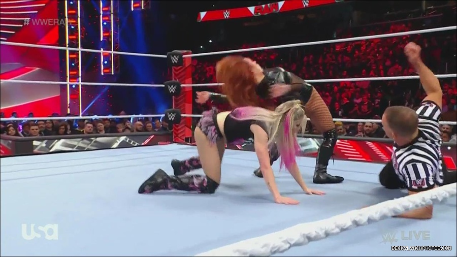 WWE_Monday_Night_Raw_2022_12_05_720p_HDTV_x264-NWCHD_mp4_006835219.jpg