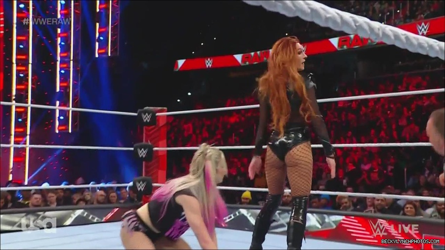 WWE_Monday_Night_Raw_2022_12_05_720p_HDTV_x264-NWCHD_mp4_006836020.jpg