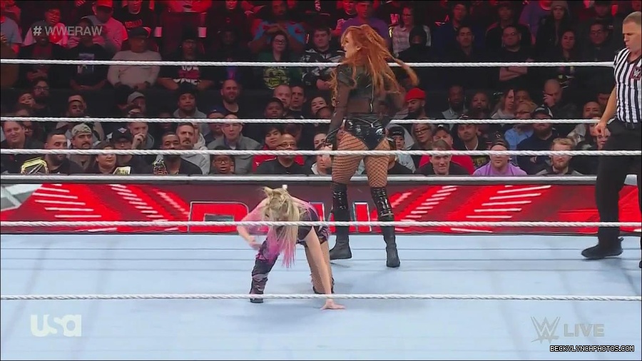 WWE_Monday_Night_Raw_2022_12_05_720p_HDTV_x264-NWCHD_mp4_006838022.jpg