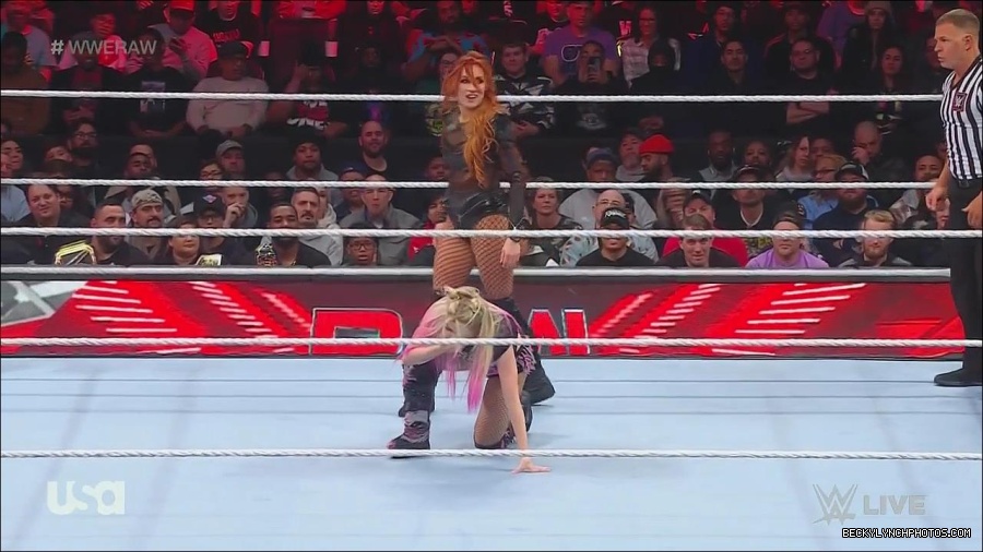 WWE_Monday_Night_Raw_2022_12_05_720p_HDTV_x264-NWCHD_mp4_006838823.jpg