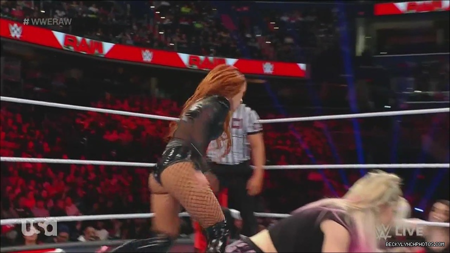 WWE_Monday_Night_Raw_2022_12_05_720p_HDTV_x264-NWCHD_mp4_006840024.jpg