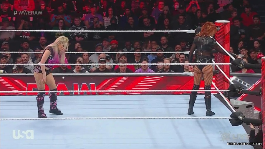 WWE_Monday_Night_Raw_2022_12_05_720p_HDTV_x264-NWCHD_mp4_006844028.jpg