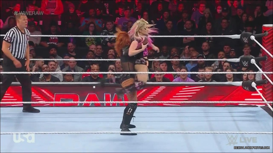 WWE_Monday_Night_Raw_2022_12_05_720p_HDTV_x264-NWCHD_mp4_006852837.jpg