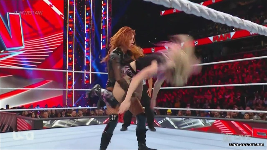 WWE_Monday_Night_Raw_2022_12_05_720p_HDTV_x264-NWCHD_mp4_006853237.jpg
