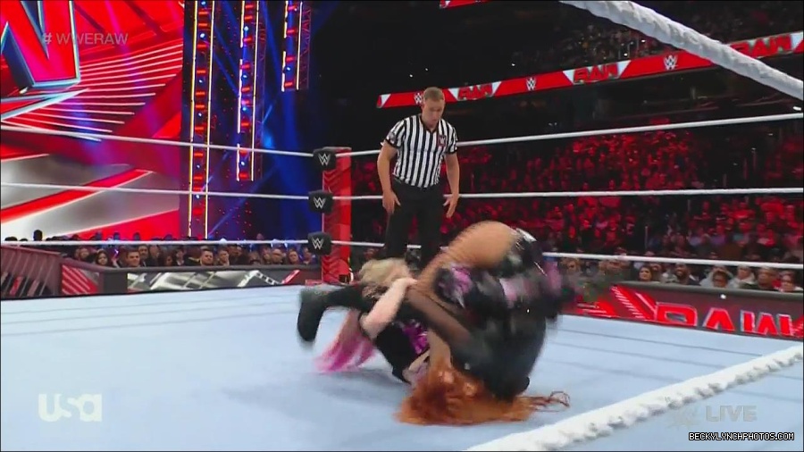WWE_Monday_Night_Raw_2022_12_05_720p_HDTV_x264-NWCHD_mp4_006854038.jpg