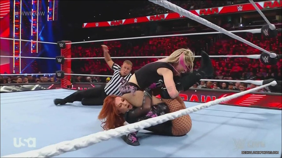 WWE_Monday_Night_Raw_2022_12_05_720p_HDTV_x264-NWCHD_mp4_006854839.jpg