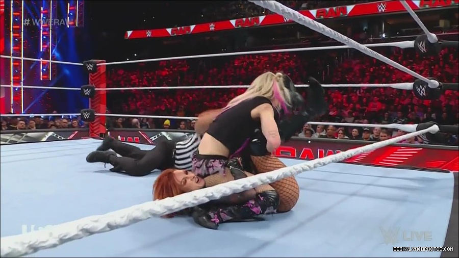 WWE_Monday_Night_Raw_2022_12_05_720p_HDTV_x264-NWCHD_mp4_006855239.jpg