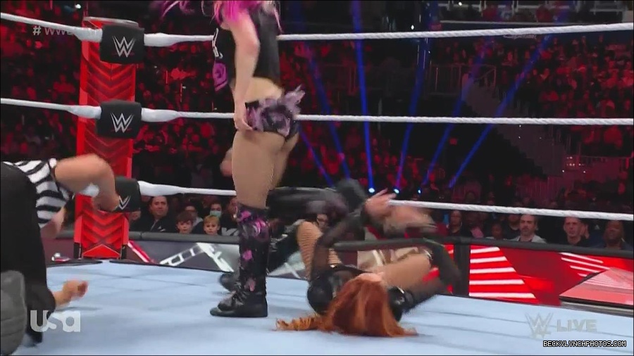 WWE_Monday_Night_Raw_2022_12_05_720p_HDTV_x264-NWCHD_mp4_006856841.jpg