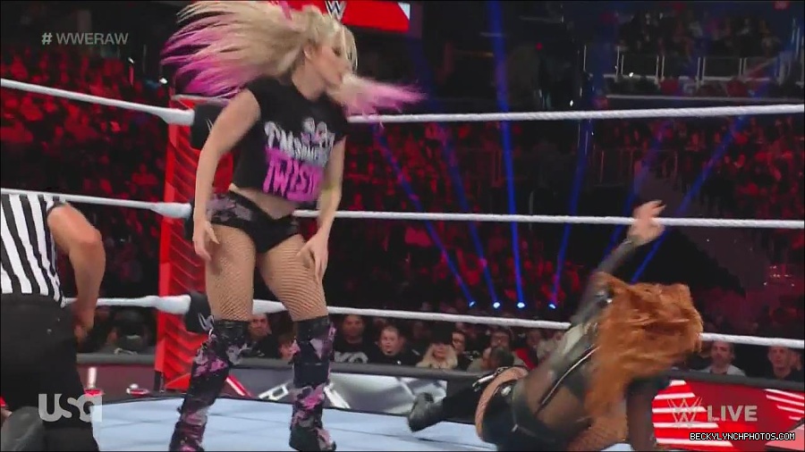 WWE_Monday_Night_Raw_2022_12_05_720p_HDTV_x264-NWCHD_mp4_006857241.jpg