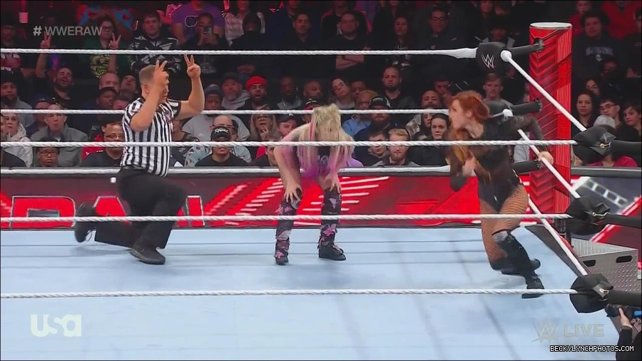 WWE_Monday_Night_Raw_2022_12_05_720p_HDTV_x264-NWCHD_mp4_006858042.jpg