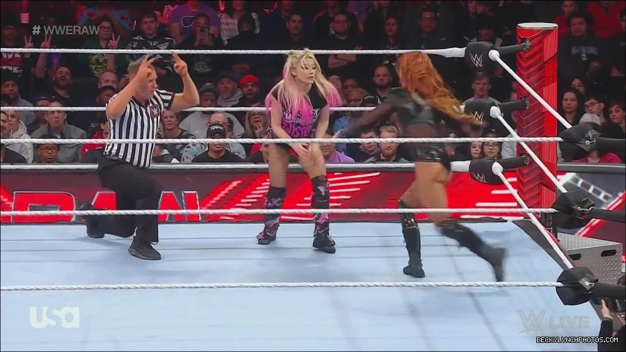 WWE_Monday_Night_Raw_2022_12_05_720p_HDTV_x264-NWCHD_mp4_006858442.jpg