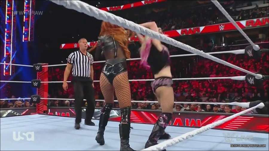 WWE_Monday_Night_Raw_2022_12_05_720p_HDTV_x264-NWCHD_mp4_006859243.jpg