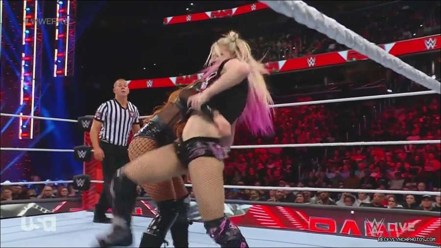 WWE_Monday_Night_Raw_2022_12_05_720p_HDTV_x264-NWCHD_mp4_006860444.jpg