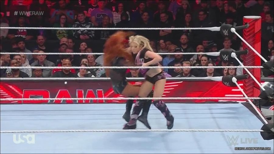 WWE_Monday_Night_Raw_2022_12_05_720p_HDTV_x264-NWCHD_mp4_006860845.jpg