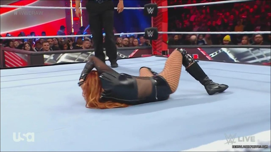 WWE_Monday_Night_Raw_2022_12_05_720p_HDTV_x264-NWCHD_mp4_006863247.jpg
