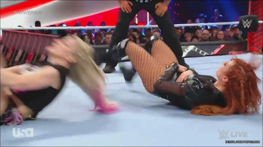 WWE_Monday_Night_Raw_2022_12_05_720p_HDTV_x264-NWCHD_mp4_006872056.jpg