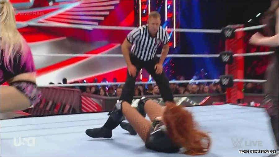 WWE_Monday_Night_Raw_2022_12_05_720p_HDTV_x264-NWCHD_mp4_006872456.jpg