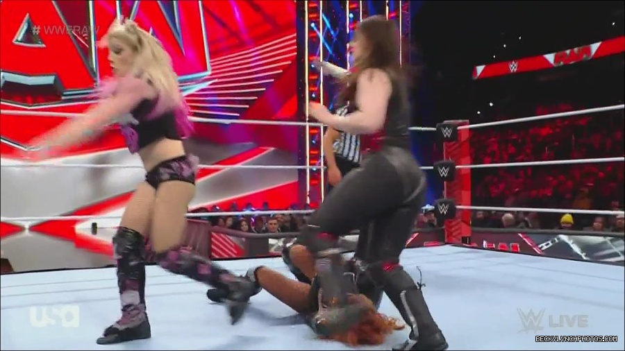 WWE_Monday_Night_Raw_2022_12_05_720p_HDTV_x264-NWCHD_mp4_006872857.jpg