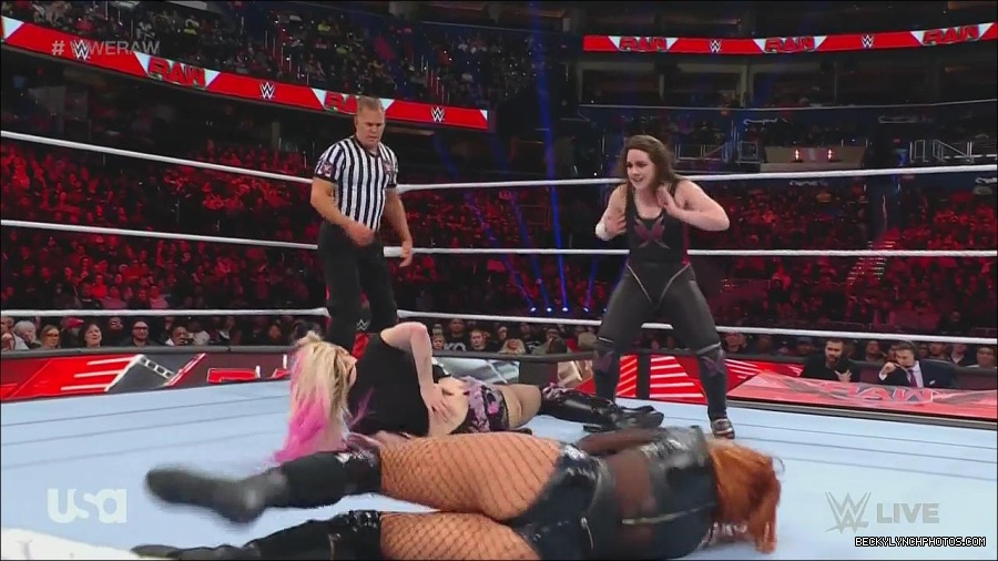 WWE_Monday_Night_Raw_2022_12_05_720p_HDTV_x264-NWCHD_mp4_006876060.jpg