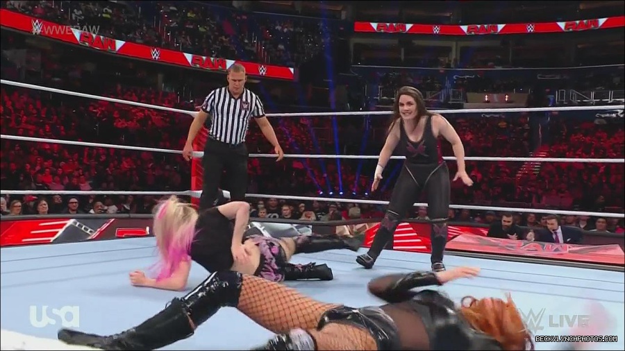 WWE_Monday_Night_Raw_2022_12_05_720p_HDTV_x264-NWCHD_mp4_006876460.jpg