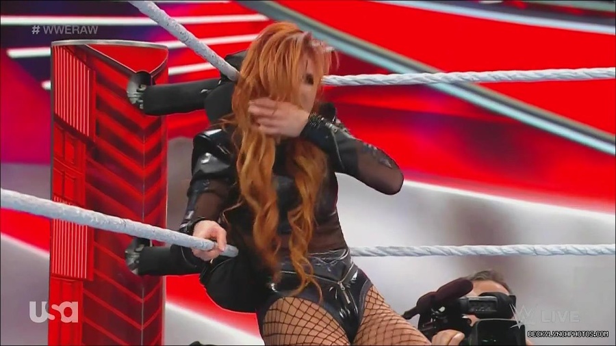 WWE_Monday_Night_Raw_2022_12_05_720p_HDTV_x264-NWCHD_mp4_006882867.jpg