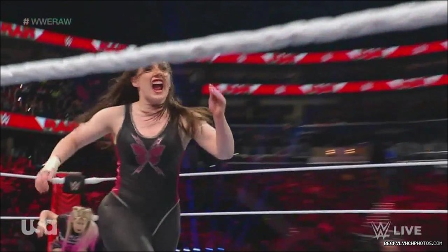 WWE_Monday_Night_Raw_2022_12_05_720p_HDTV_x264-NWCHD_mp4_006887271.jpg