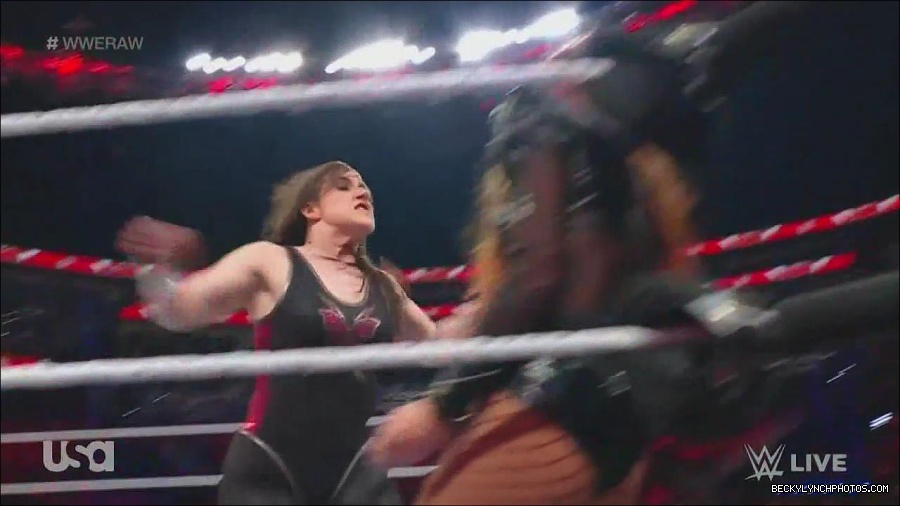 WWE_Monday_Night_Raw_2022_12_05_720p_HDTV_x264-NWCHD_mp4_006887672.jpg
