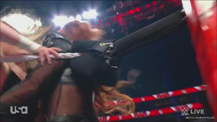 WWE_Monday_Night_Raw_2022_12_05_720p_HDTV_x264-NWCHD_mp4_006888072.jpg