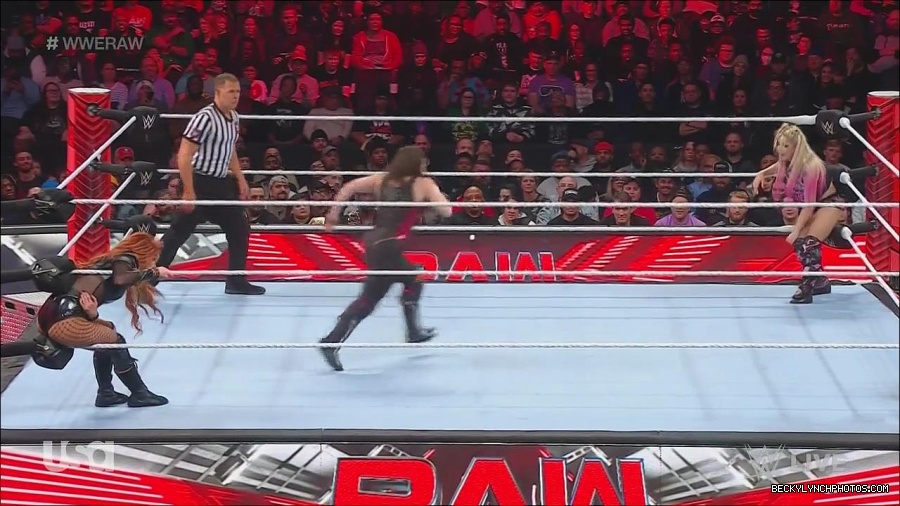 WWE_Monday_Night_Raw_2022_12_05_720p_HDTV_x264-NWCHD_mp4_006889273.jpg