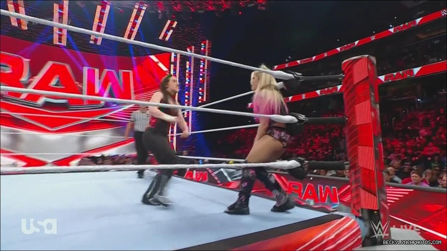 WWE_Monday_Night_Raw_2022_12_05_720p_HDTV_x264-NWCHD_mp4_006890074.jpg