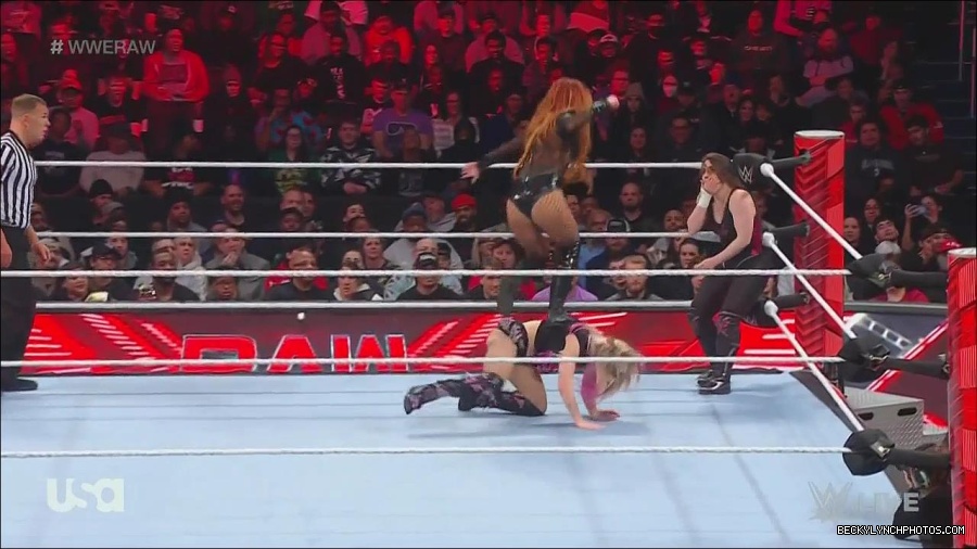 WWE_Monday_Night_Raw_2022_12_05_720p_HDTV_x264-NWCHD_mp4_006898082.jpg