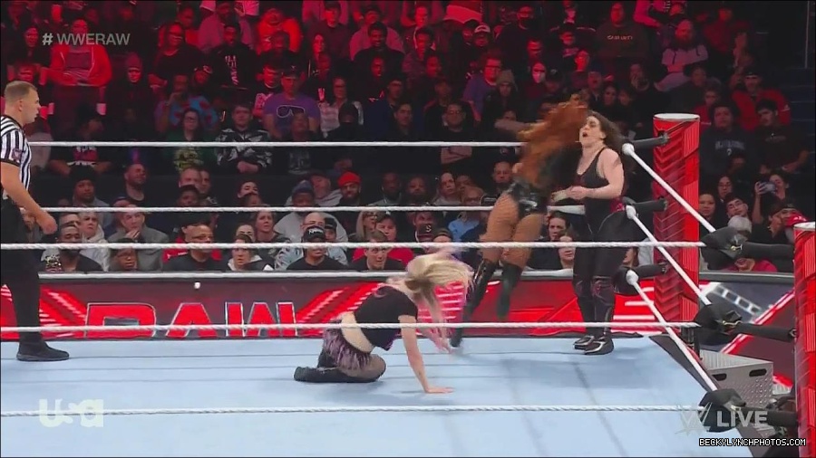 WWE_Monday_Night_Raw_2022_12_05_720p_HDTV_x264-NWCHD_mp4_006898883.jpg