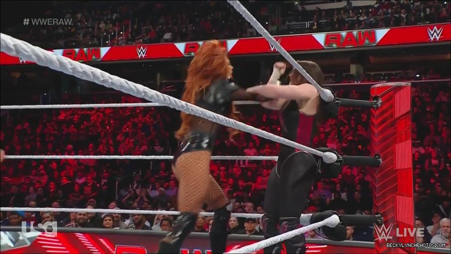 WWE_Monday_Night_Raw_2022_12_05_720p_HDTV_x264-NWCHD_mp4_006903287.jpg