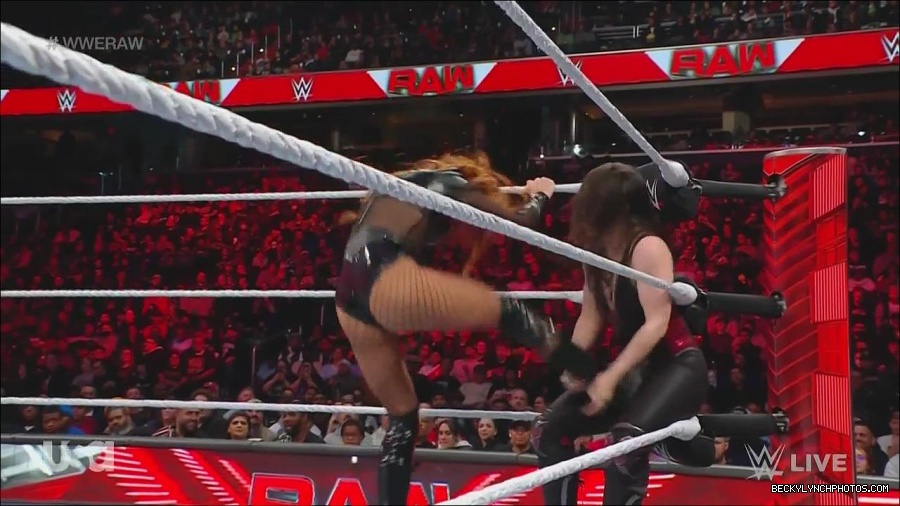 WWE_Monday_Night_Raw_2022_12_05_720p_HDTV_x264-NWCHD_mp4_006905690.jpg
