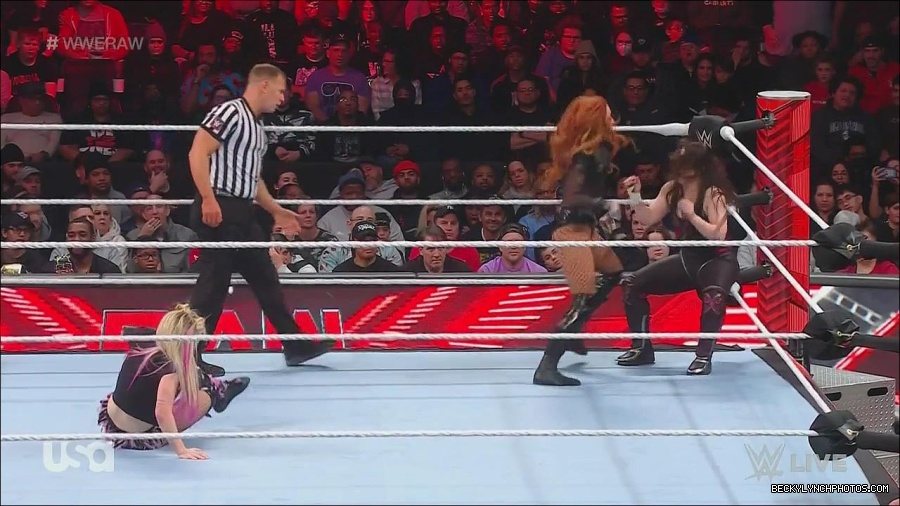 WWE_Monday_Night_Raw_2022_12_05_720p_HDTV_x264-NWCHD_mp4_006906490.jpg
