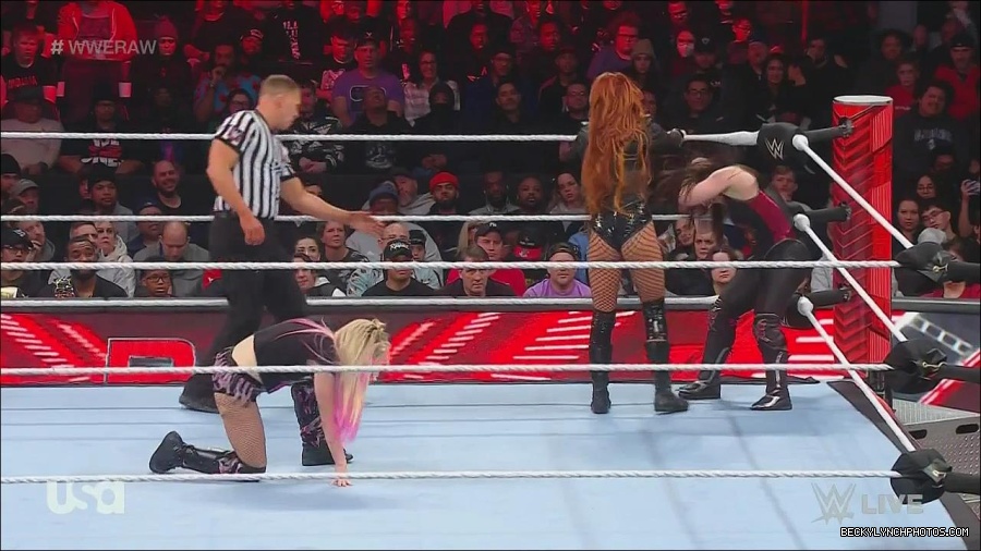 WWE_Monday_Night_Raw_2022_12_05_720p_HDTV_x264-NWCHD_mp4_006908192.jpg