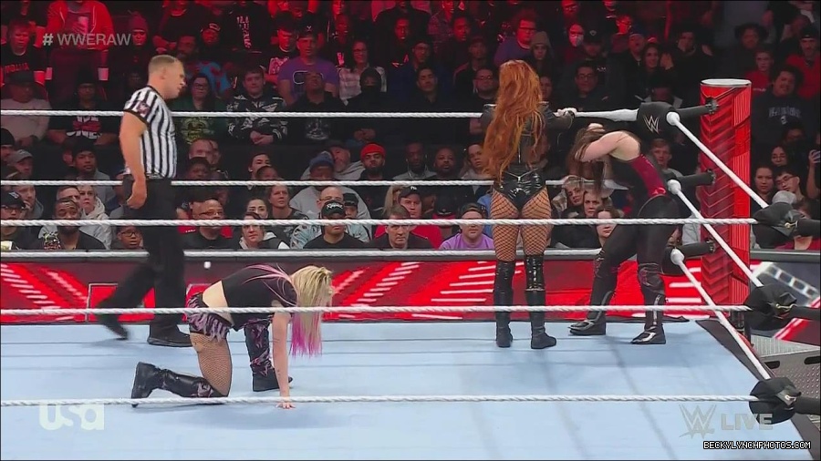 WWE_Monday_Night_Raw_2022_12_05_720p_HDTV_x264-NWCHD_mp4_006908592.jpg