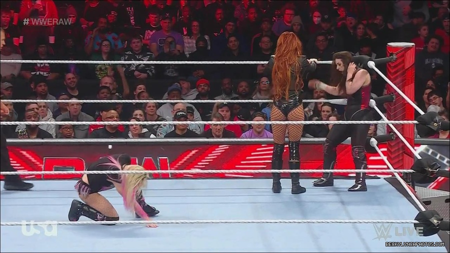 WWE_Monday_Night_Raw_2022_12_05_720p_HDTV_x264-NWCHD_mp4_006909794.jpg