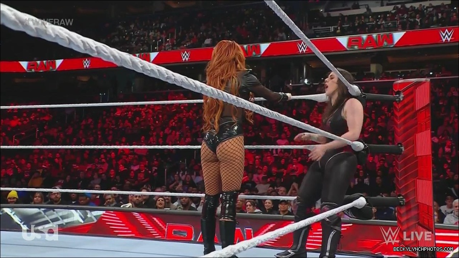 WWE_Monday_Night_Raw_2022_12_05_720p_HDTV_x264-NWCHD_mp4_006910194.jpg