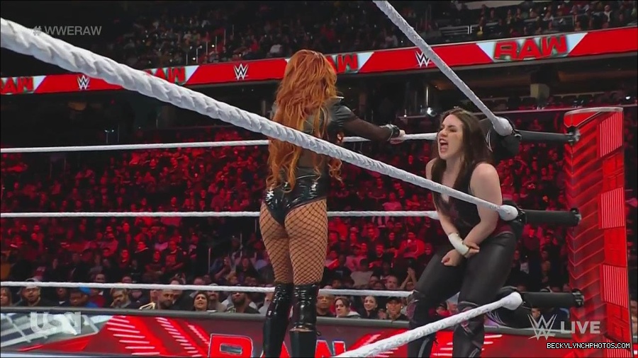 WWE_Monday_Night_Raw_2022_12_05_720p_HDTV_x264-NWCHD_mp4_006910995.jpg
