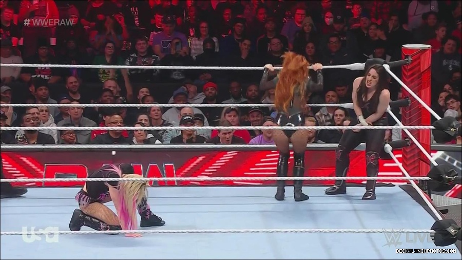 WWE_Monday_Night_Raw_2022_12_05_720p_HDTV_x264-NWCHD_mp4_006911796.jpg