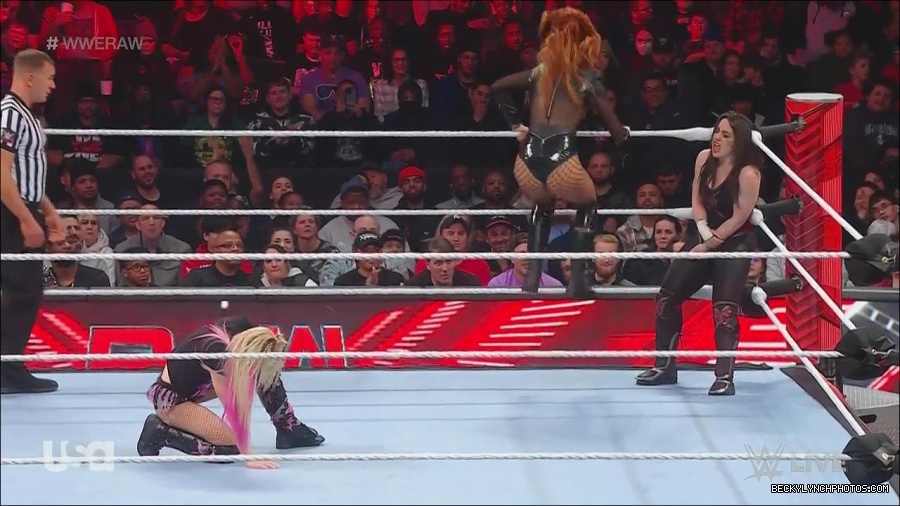 WWE_Monday_Night_Raw_2022_12_05_720p_HDTV_x264-NWCHD_mp4_006912196.jpg