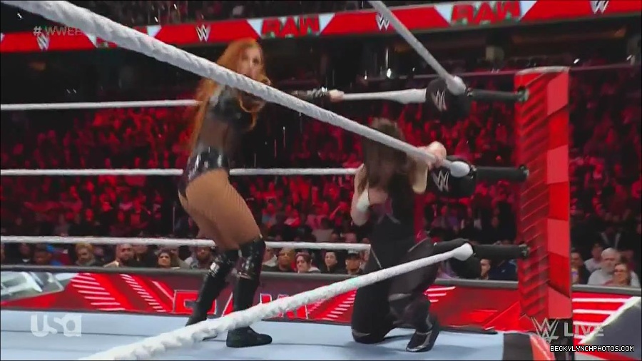 WWE_Monday_Night_Raw_2022_12_05_720p_HDTV_x264-NWCHD_mp4_006913798.jpg