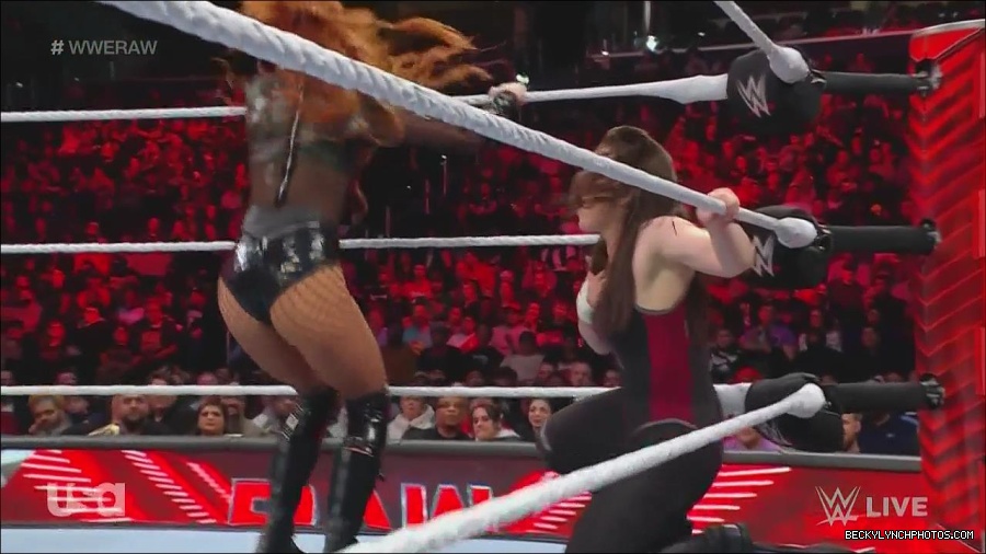 WWE_Monday_Night_Raw_2022_12_05_720p_HDTV_x264-NWCHD_mp4_006914598.jpg