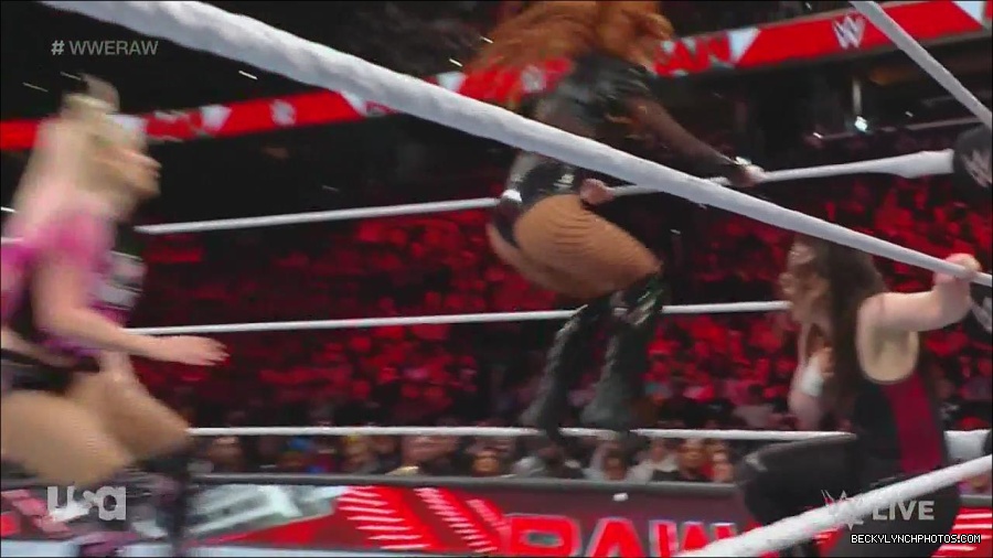 WWE_Monday_Night_Raw_2022_12_05_720p_HDTV_x264-NWCHD_mp4_006914999.jpg